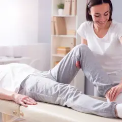 Ile trwa rehabilitacja po artroskopii stawu skokowego i co wpływa na czas?