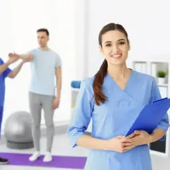 Ile zarabia fizjoterapeuta na kontrakcie? Zaskakujące różnice w wynagrodzeniach