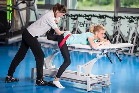Jakie są specjalizacje fizjoterapii i jak mogą pomóc w leczeniu?