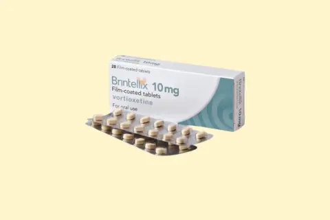 Opakowanie i blistry z tabletkami Brintellix 10 mg, leku zawierającego vortioxetynę, do stosowania doustnego.