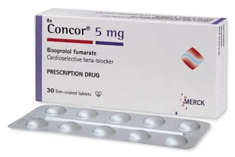 Opakowanie leku Concor 5 mg z blistrem tabletek. Bisoprolol fumarate, kardioselektywny beta-bloker.