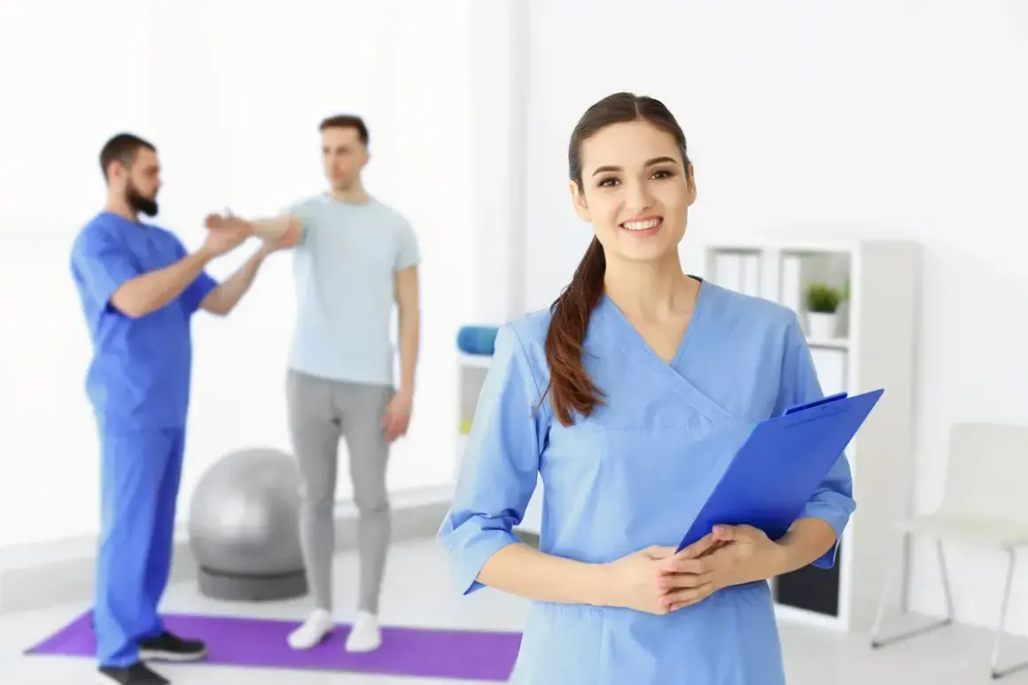 Ile zarabia fizjoterapeuta na kontrakcie? Zaskakujące różnice w wynagrodzeniach