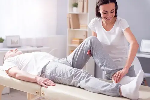 Ile trwa rehabilitacja po artroskopii stawu skokowego i co wpływa na czas?